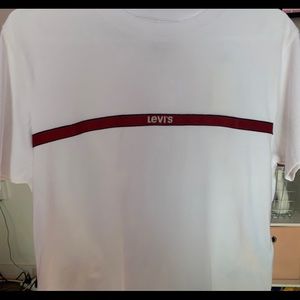 levi’s cropped tshirt!